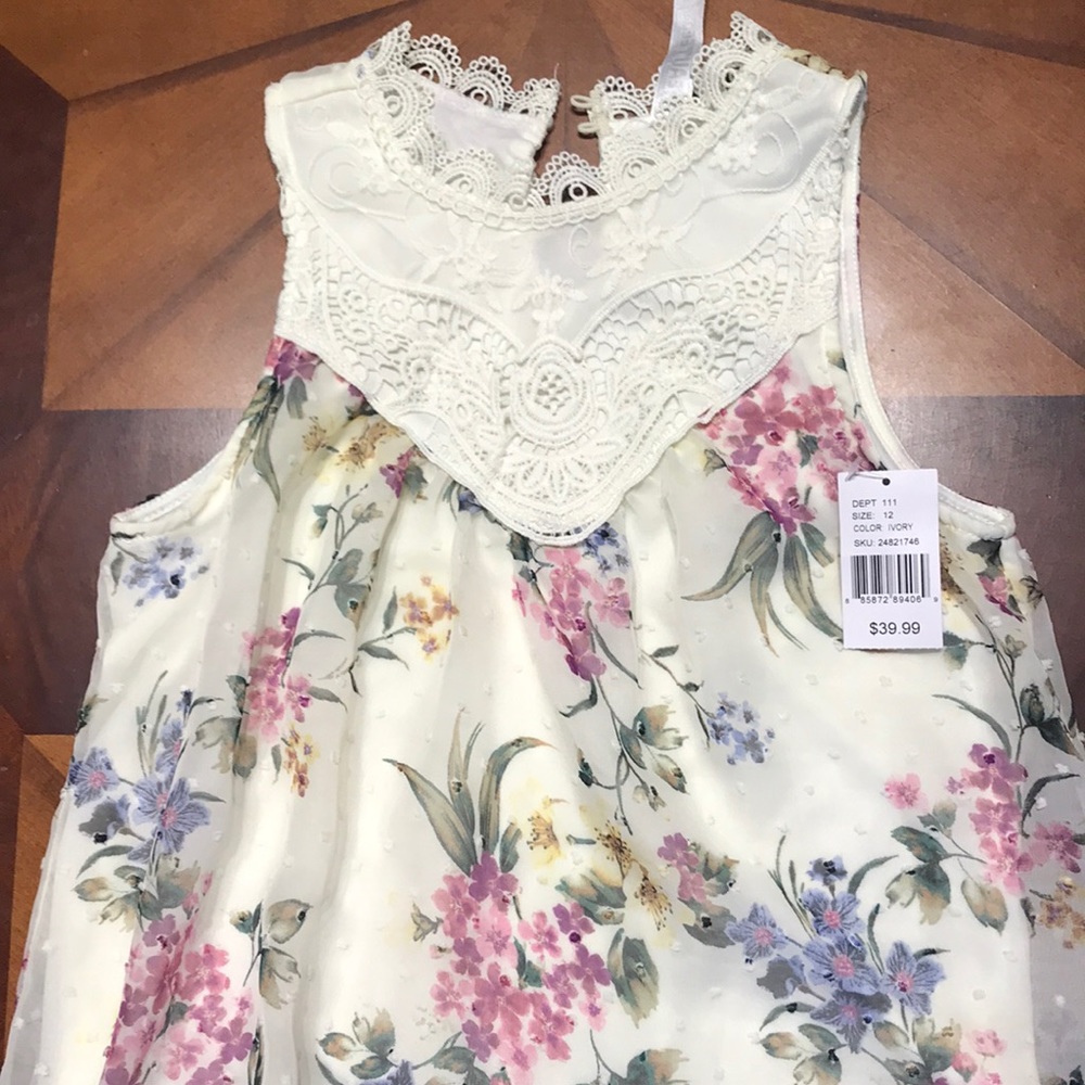Girls floral dress with lace